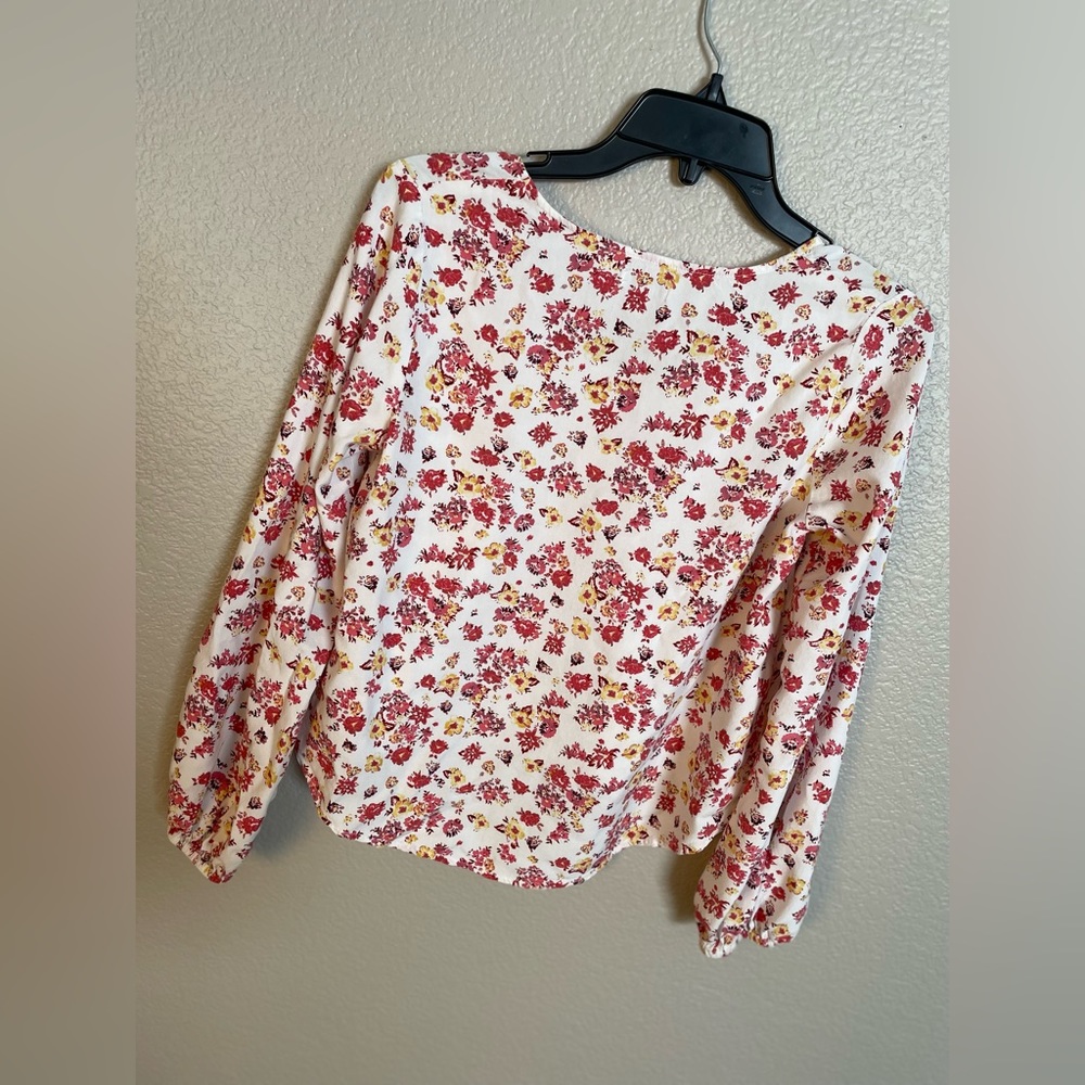 Large Floral Blouse - Picture 3 of 3